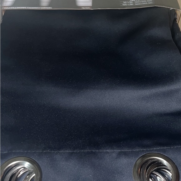 Window curtains - Picture 2 of 2